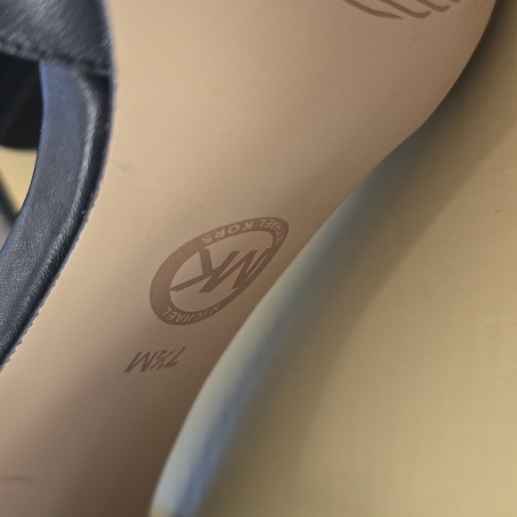 Michael Kors leather black  shoes, size 7.5M, pre-owned - Picture 7 of 10